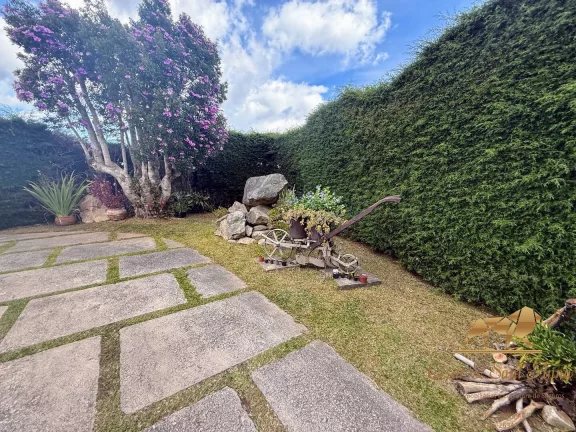 Imagem Linda Casa a Venda com 6 suítes e um chalé em Campos do Jordão SP