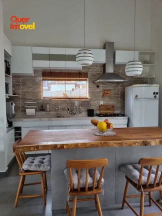 Imagem Oportunidade imperdível: Casa à venda na City Ribeirão, zona leste de Ribeirão Preto-SP. 2 quartos, 1 suíte, ampla sala, 2 banheiros, 4 vagas de garagem. 125,72 m² de área. Quer Imóvel Negócios Imobiliários.