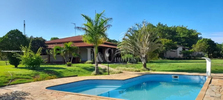 Imagem Chácara para Venda em Limeira, Rodovia Anhanguera, 3 dormitórios, 2 suítes, 1 banheiro, 5 vagas