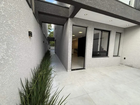 Imagem Casa á Venda no Nova Jaguarí com fundo para mata e piscina