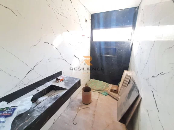 Imagem Casa maravilhosa com 03 quartos sendo 02 suítes em condomínio fechado !!