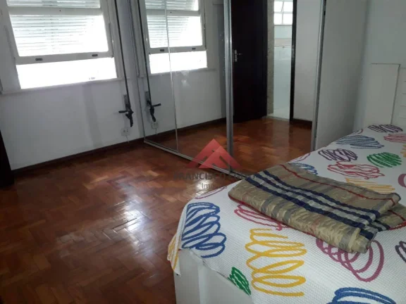 Imagem Excelente apartamento na praia de icaraí com pequena varanda lateral com vista parcial do mar,ampla sala de estar com 03 ambientes,sala de jantar,03