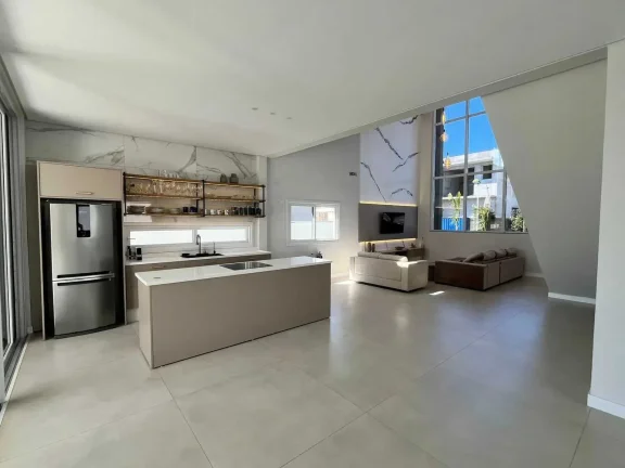 Imagem Casa com 4 suítes sendo 1 master e 4 vagas de garagem - Campeche em Florianópolis/SC