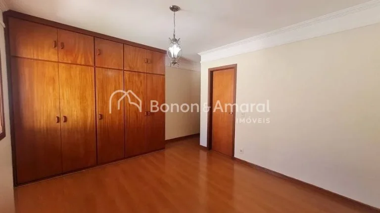 Imagem Casa em condomínio com 430 m² e 4 quartos