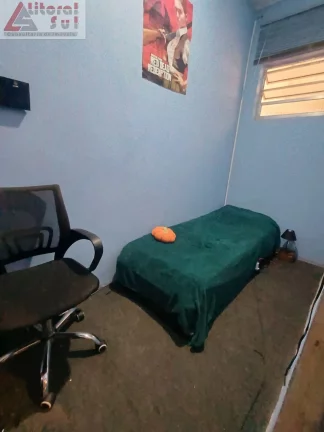 Imagem Imperdível! Casa à venda em Praia Grande-SP, bairro Tupi. 2 quartos, 1 sala, 2 banheiros, 1 vaga de garagem. Agende sua visita!