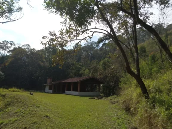 Imagem “Já pensou morar num paraíso com nascentes, colinas, e 7 casas a apenas 50km de São Paulo?”