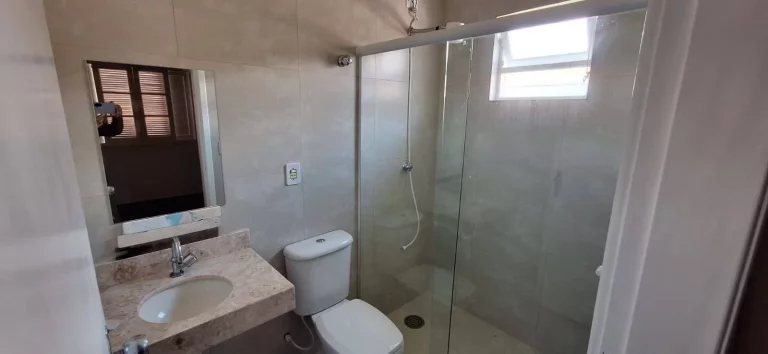 Imagem CASA LADO LINHA COM PISCINA EM DOIS LOTES