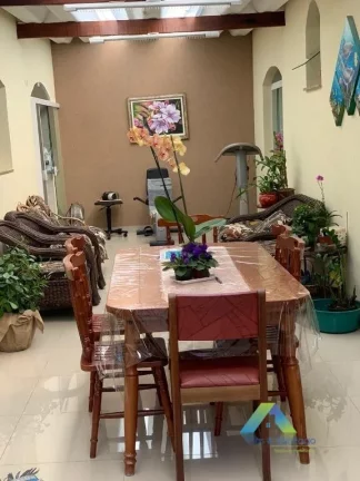 Imagem Sobrado alto Padrão, 5 suites,5 vagas de garagem área gourmet excelente localização.
