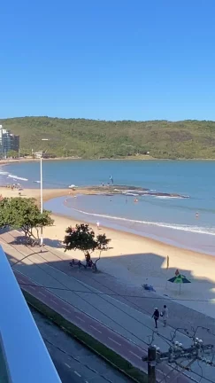 Imagem Em localização privilegiada da Praia do Morro de frente para o mar 3 quartos sendo duas suítes duas vagas de garagem