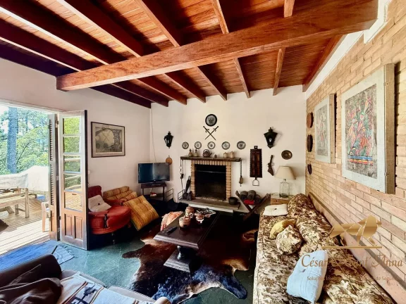 Imagem Linda Casa a venda em área arborizada em Campos do Jordão
