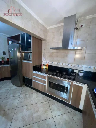 Imagem Casa 200m² - 4 Dorm - 1 Suíte - 2 Vagas