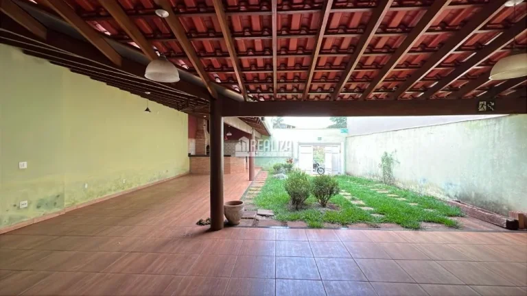 Imagem Casa à venda no bairro Jardim Maracanã, Uberaba - 2 dormitórios, suíte e churrasqueira!