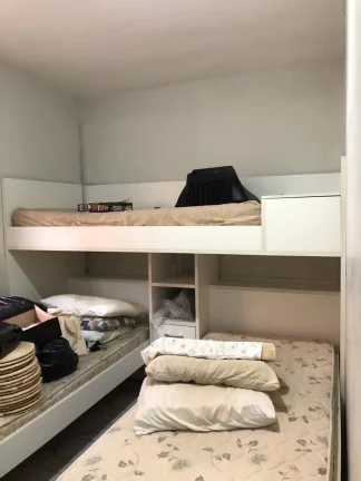 Imagem Sobrado Vila Alpina - 250 m² - 4 Dormitórios - 1 Suíte - Quintal com churrasqueira - 2 Vagas - Portão eletrônico.