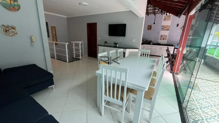 Imagem Cobertura Duplex Praia Grande em Ubatuba-SP com 3 dormitórios,sendo 2 suítes,varanda gourmet com churrasqueira,2 vagas de garagem