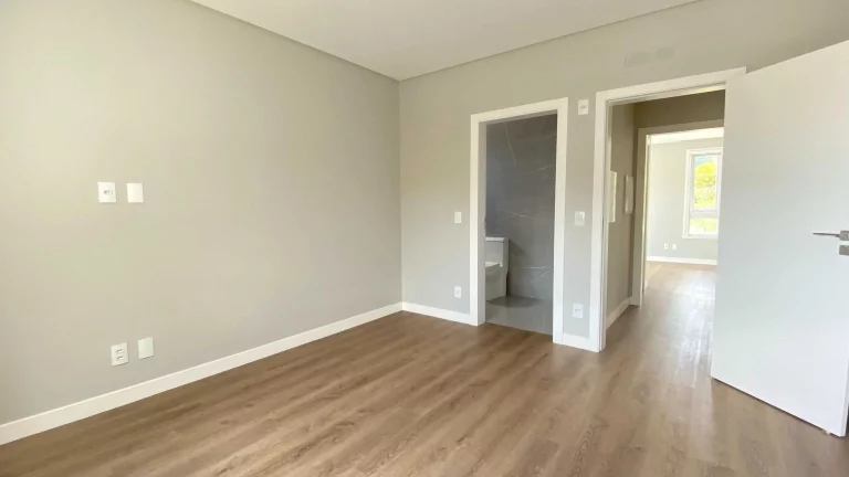 Imagem Casa nova no Condomínio Caledônia com 4 suítes e 4 vagas de garagem em Camboriú SC