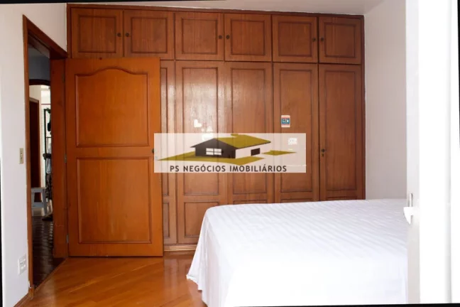 Imagem Sobrado para venda com 6 vagas