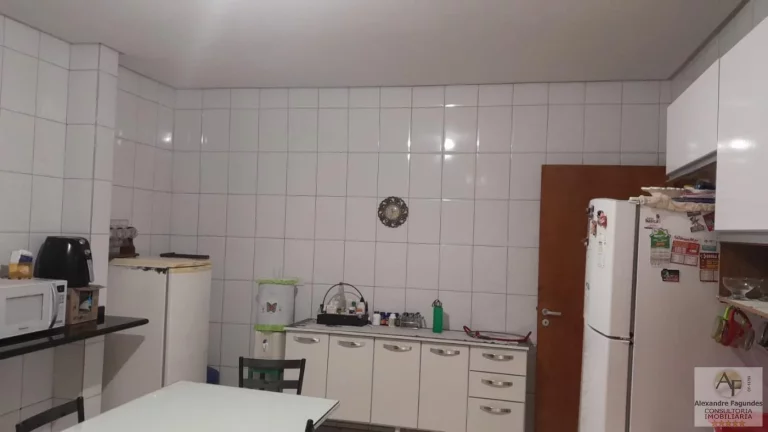 Imagem Casa para Venda em Aparecida de Goiânia, Vila Brasília, 3 dormitórios, 1 suíte, 2 banheiros, 5 vagas