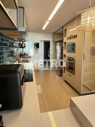 Imagem Casa à venda no Aplhaville com 4 suítes, sendo dois com banheira