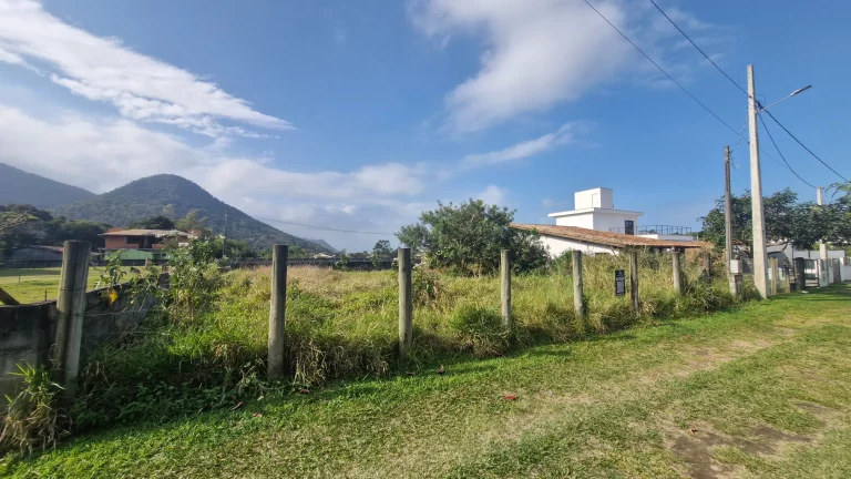 Imagem Terreno 340m² plano em Areias do Macacu, Garopaba. Vista montanhas. Escritura.