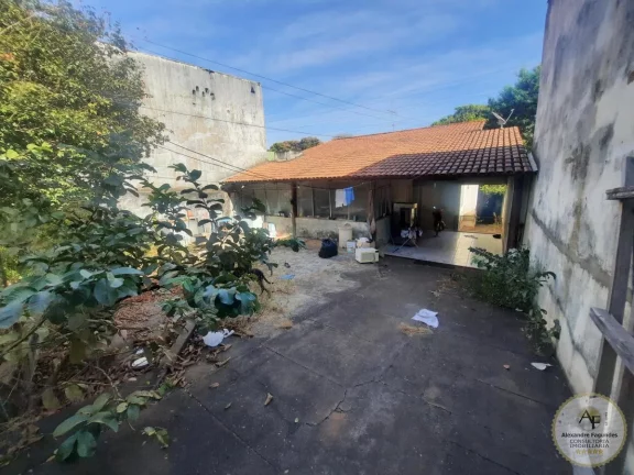 Imagem Casa Comercial para Venda em Goiânia, SETOR AEROPORTO, 3 dormitórios, 1 banheiro, 4 vagas