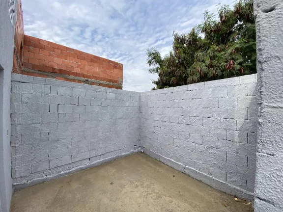 Imagem Casa à venda com 2 domitórios com suíte, próximo de tudo!