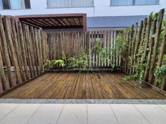 Imagem Village Imbassaí quarto e sala com varanda a 600metros da praia a venda