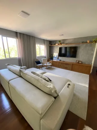 Imagem Apartamento com 3 suítes com marcenaria impecável, piso de madeira, ar condicionado e varanda gour...