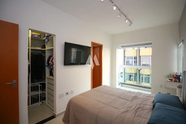 Imagem Apartamento Padrão à locação com 2 suítes e Vista parcial para o mar no bairro do Embaré em Santos/SP