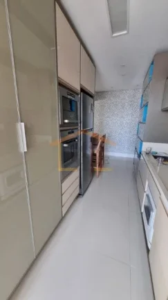 Imagem Apartamento com 134m², 3 dormitórios, sendo 3 suítes. Sala e varanda com piso nivelado, todo em p...