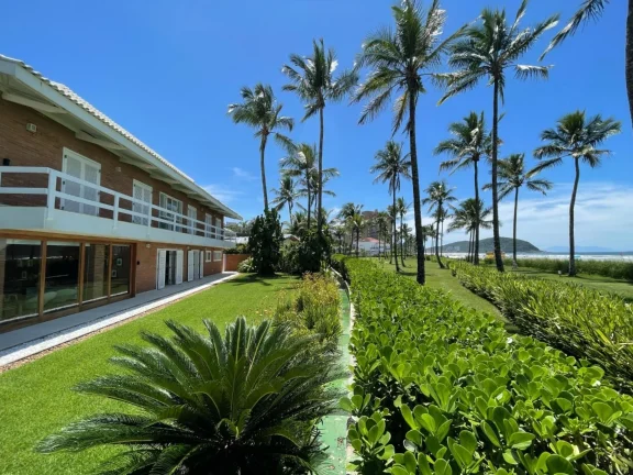 Casa única na Riviera de São Lourenço: Módulo 5: 6 quartos, 6 suítes. Pé na areia frontal, vista para o mar e amplo espaço gourmet.