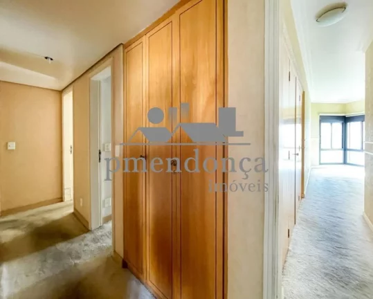 Imagem Apartamento em Perdizes com 03 sui­tes e 04 vagas, 215m².