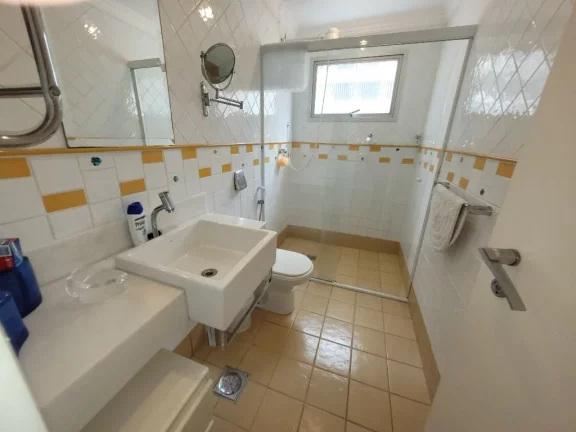 Imagem APARTAMENTO AMPLO, 1ª QUADRA NA PRAIA, COM 3 DOMITÓRIOS, SENDO 1 SUÍTE, 1 VAGA PARA AUTO