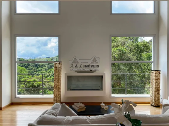 Imagem Casa à venda em Campos do Jordão – Com 4 dormitórios e vista exuberante