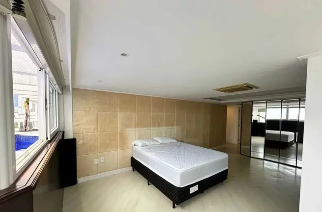 Imagem Cobertura Duplex com 5 dormitórios sendo 4 suítes e 4 vagas de garagem em Balneário Camboriú