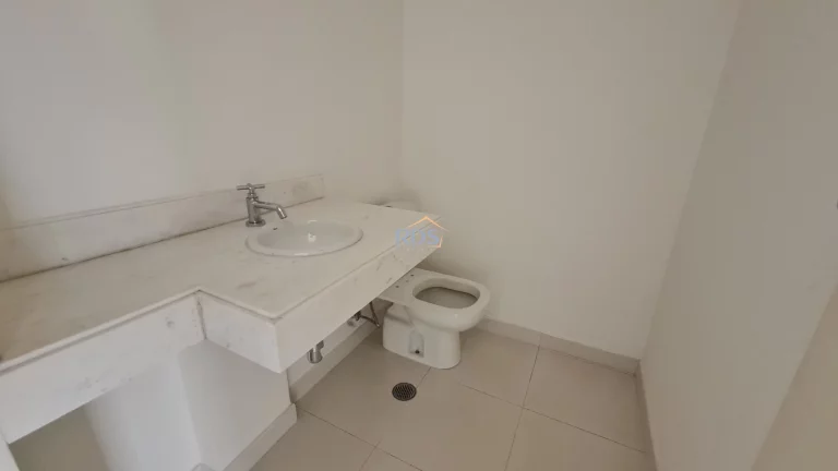 Imagem Vende apartamento cobertura no contrapiso de 510m², com 4 suítes, 5 vagas, depósito e piscina privativa