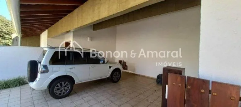 Imagem Linda casa á venda no Condomínio Reserva Iguatemi com hall de entrada social e de serviço, vaga p...