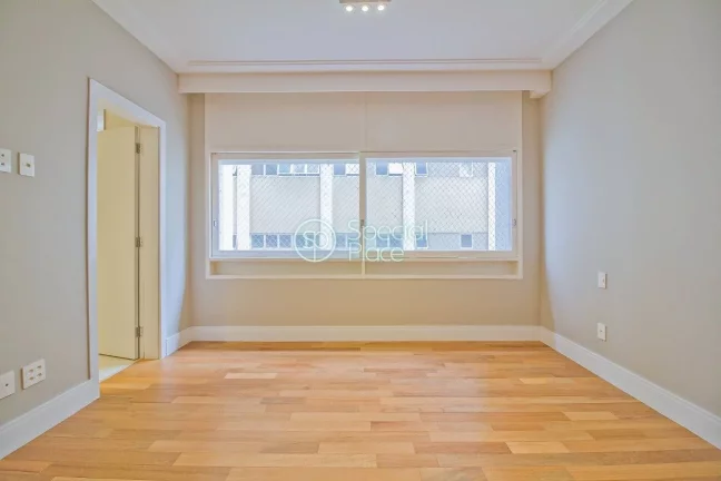 Imagem Excelente opção para quem procura um imóvel reformado, pronto para morar, super espaçoso com em ...