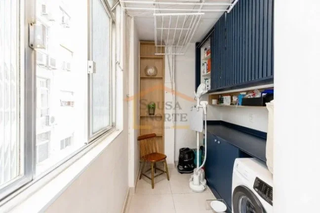 Imagem Apartamento amplo e reformado, com 174 m² de área útil, pé-direito alto, excelente iluminação ...