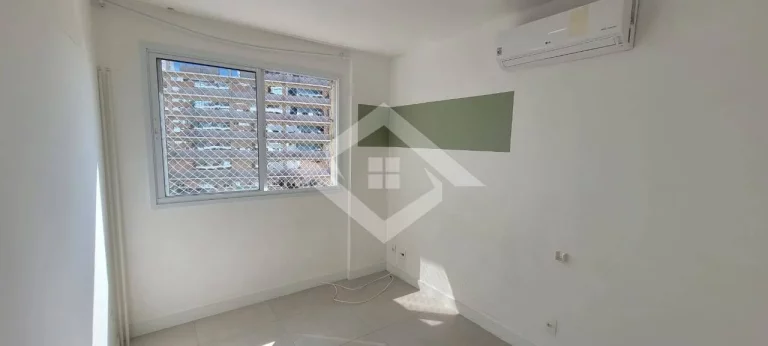 Imagem Apartamento de 2 Quartos para Venda na Barra da Tijuca com 63 m²