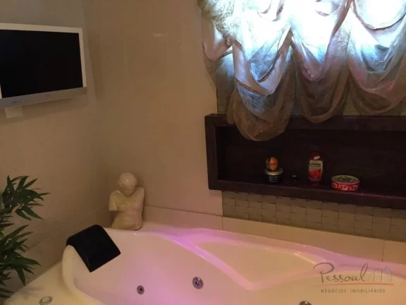 Imagem Belíssimo apartamento localizado na Beira-Mar Norte. Totalmente decorado, com móveis planejados de...