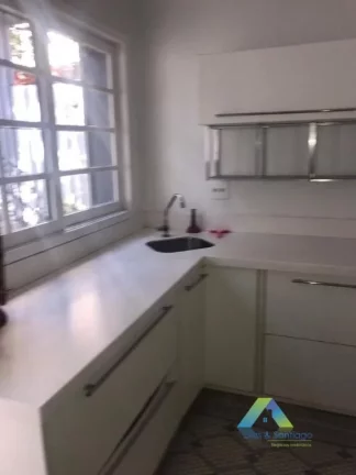Imagem Casa a venda Cerqueira César · 220m² · 6 Quartos · 2 Vagas