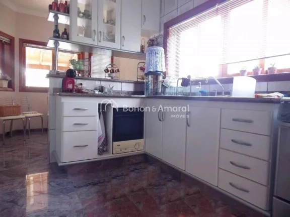 Imagem Casa com 337 m² e 4 quartos