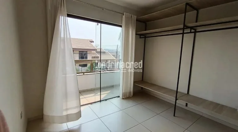 Imagem Excelente Sobrado no Jardim Itália, Cambé: 3 Quartos (1 Suíte Luxuosa), 3 Banheiros, Sacada, Churrasqueira e Piscina – Conforto e Lazer para Sua Família!