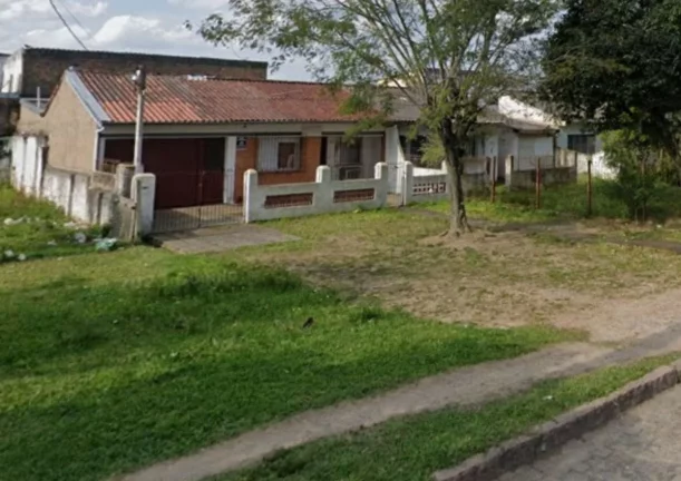 Imagem Casa 3 dormitórios com pátio e garagem - Restinga Nova