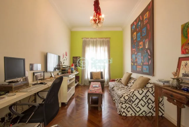 Imagem Linda casa com 258m² de área construída num terreno de 389m², em rua tranquila e silenciosa. Amp...