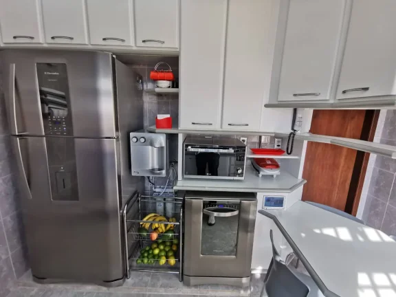 Imagem Sobrado 250 m² 3 Dormitórios sendo 2 Suítes Porteira Fechada