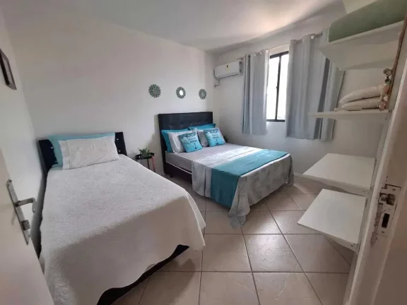 Imagem Casa mobiliada com 4 dormitórios sendo 2 suítes e 3 vagas de garagem em Florianópolis