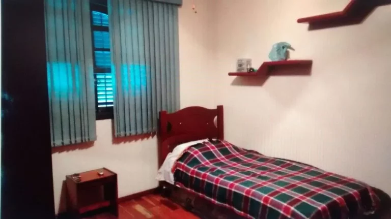 Imagem Sobrado com Salão comercial 100 m² 3 Dormitórios, 1 Suíte, 1 Banheiro e 2 Vagas!