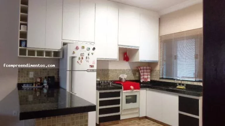 Casa para Venda em Santa Cruz da Conceição, Jardim Alto das Águas, 3 dormitórios, 1 banheiro, 4 vagas