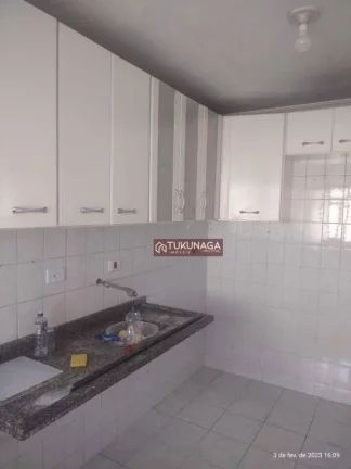 Imagem Aconchegante Apartamento com sacada, carpete de madeira nos 2 dormitórios e na sala, à venda, 65 m² por R$ 390.000 - Vila Rosália - Guarulhos/SP